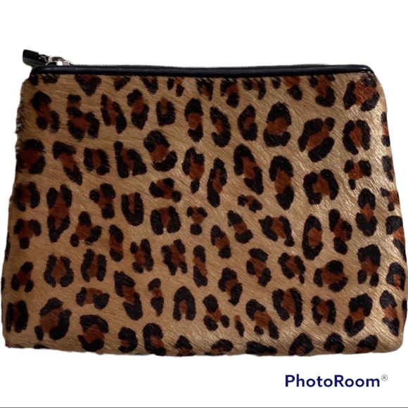 Cheetah Print Zippered Wallet - Picture 1 of 8